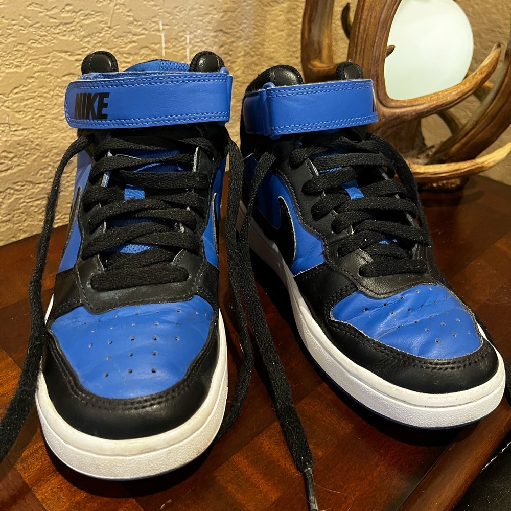 Nike Court Borough Mid 2 Kids Sneakers in Blue and Black